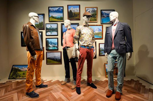 allestimento vetrine abbigliamento uomo manichini