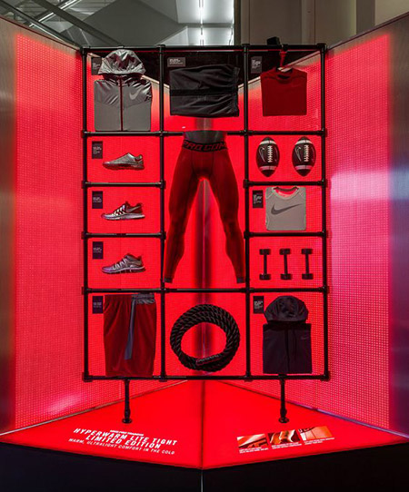 vetrina abbigliamento uomo Nike
