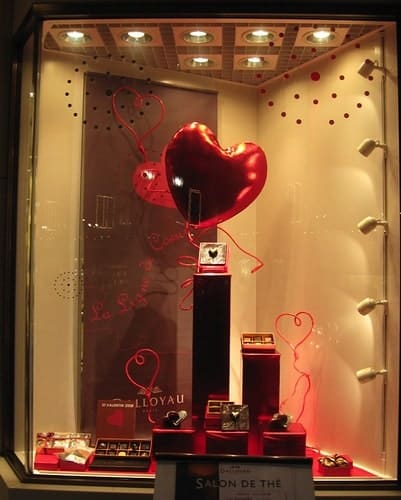 Allestimento-Vetrine-per-San-Valentino-articolo