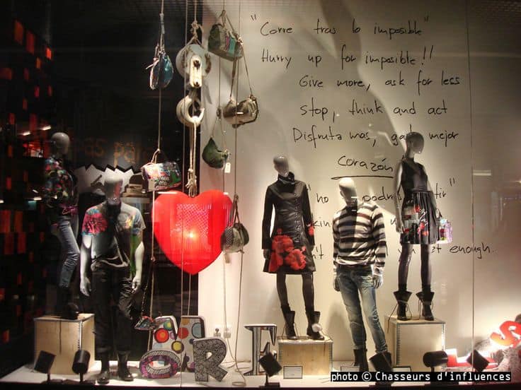 Allestimento-Vetrine-per-San-Valentino-scritte