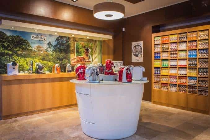 arredare-gli-interni-di-un-negozio-di-cialde-da-caffè