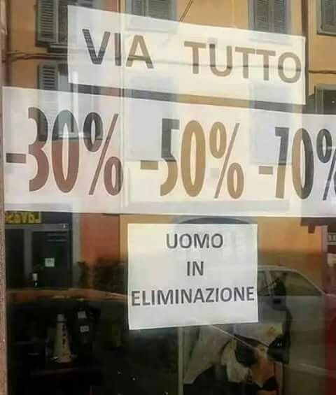 foto di vetrina con frase divertente
