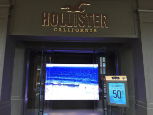 facciata negozio hollister