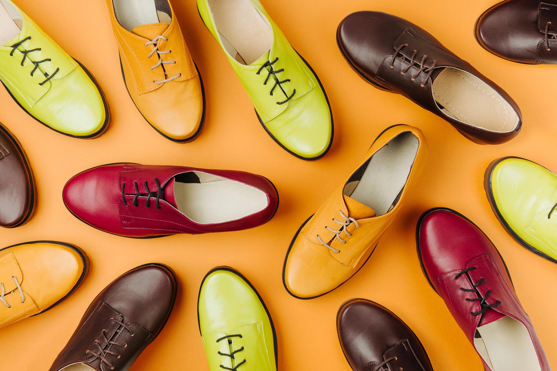 Allestimento vetrine di scarpe & come valorizzare il prodotto esposto.
